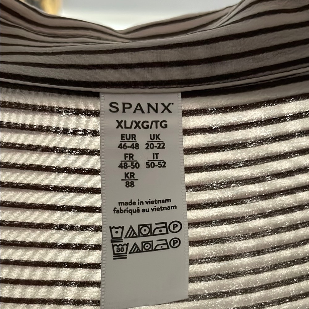 Spanx silk blouse in xl - Picture 2 of 3